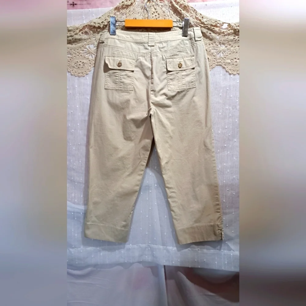 Jones New York Signature Petite Stretch Capris  in Beigy Cream. - Picture 8 of 9